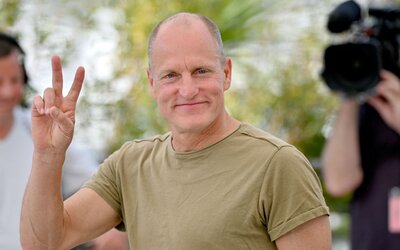 Woody Harrelson egész Budapestet beveszi, legutóbb a Madách téren bulizott