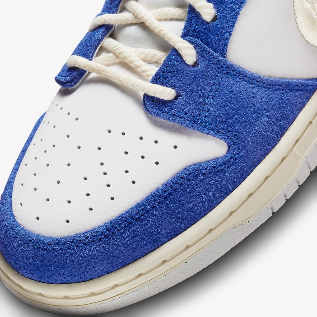 Fly Streetwear x Nike SB Dunk Low