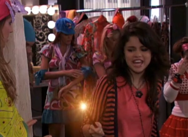 A Varázslók a Waverly helyből sorozatában megállíthatjuk az időt, feltéve, ha...