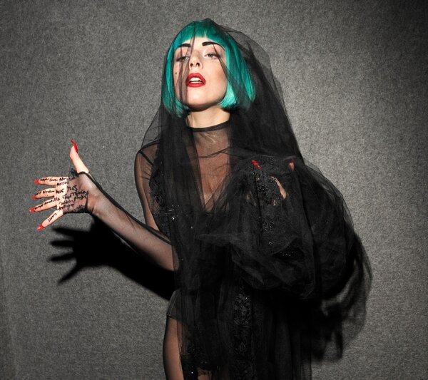 Mi Gaga csillagjegye?