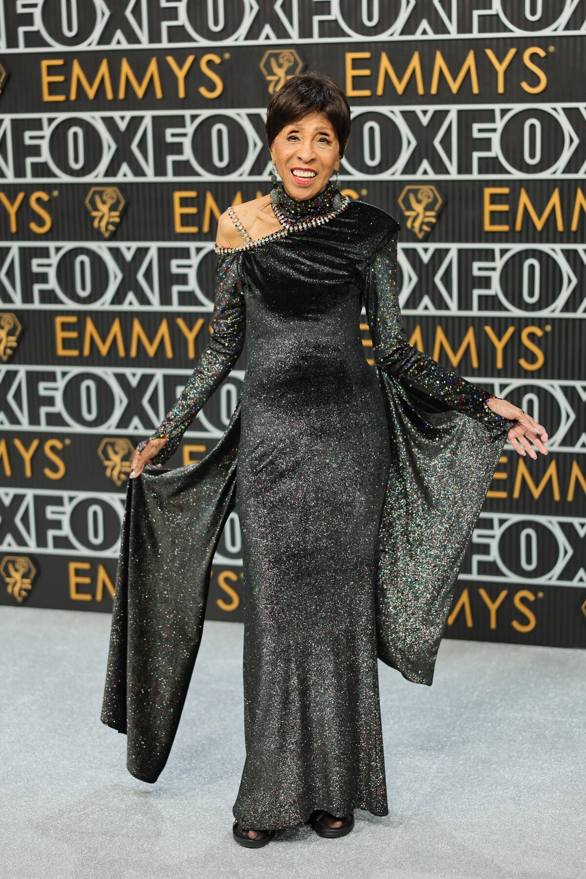 LOS ANGELES, KALIFORNIA - JANUÁR 15.: Marla Gibbs részt vesz a 75. Primetime Emmy-díjátadón a Peacock Színházban 2024. január 15-én Los Angelesben, Kaliforniában.
