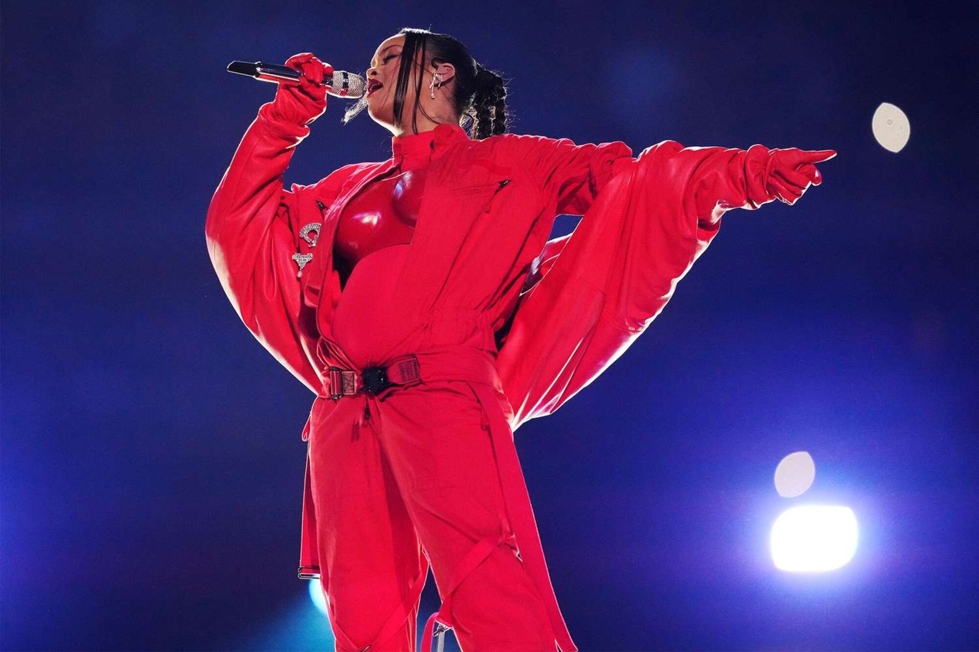 Rihanna a Super Bowl félidei show-ja alatt