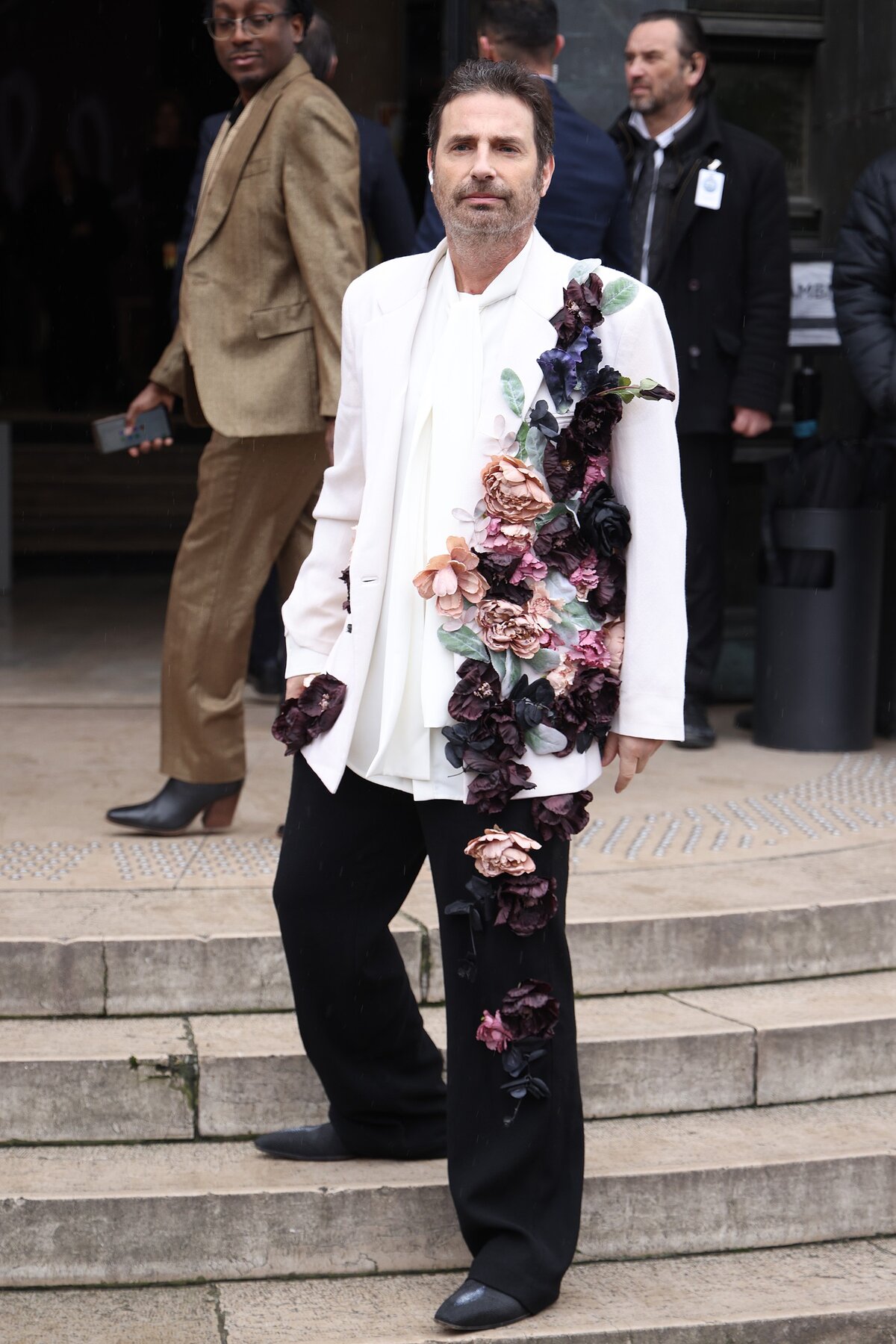 Párizs, Franciaország - JANUÁR 29.: Richard Orlinski részt vesz az Elie Saab Haute Couture 2025 tavaszi-nyári bemutatóján a Párizsi Divathét keretében 2025. január 29-én Párizsban, Franciaországban. (Fotó: )