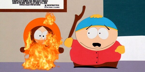 A South Park – Nagyobb, hosszabb és vágatlan című filmben Kennyt lángok borítják. Hogyan történt?