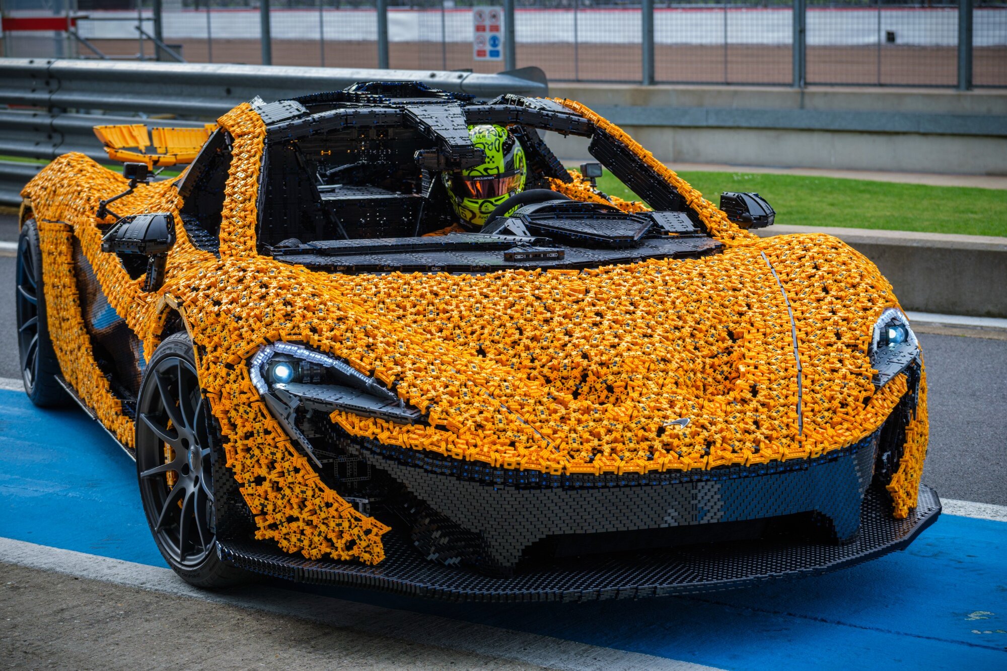 A Lego és a McLaren közösen épített Lego-autója