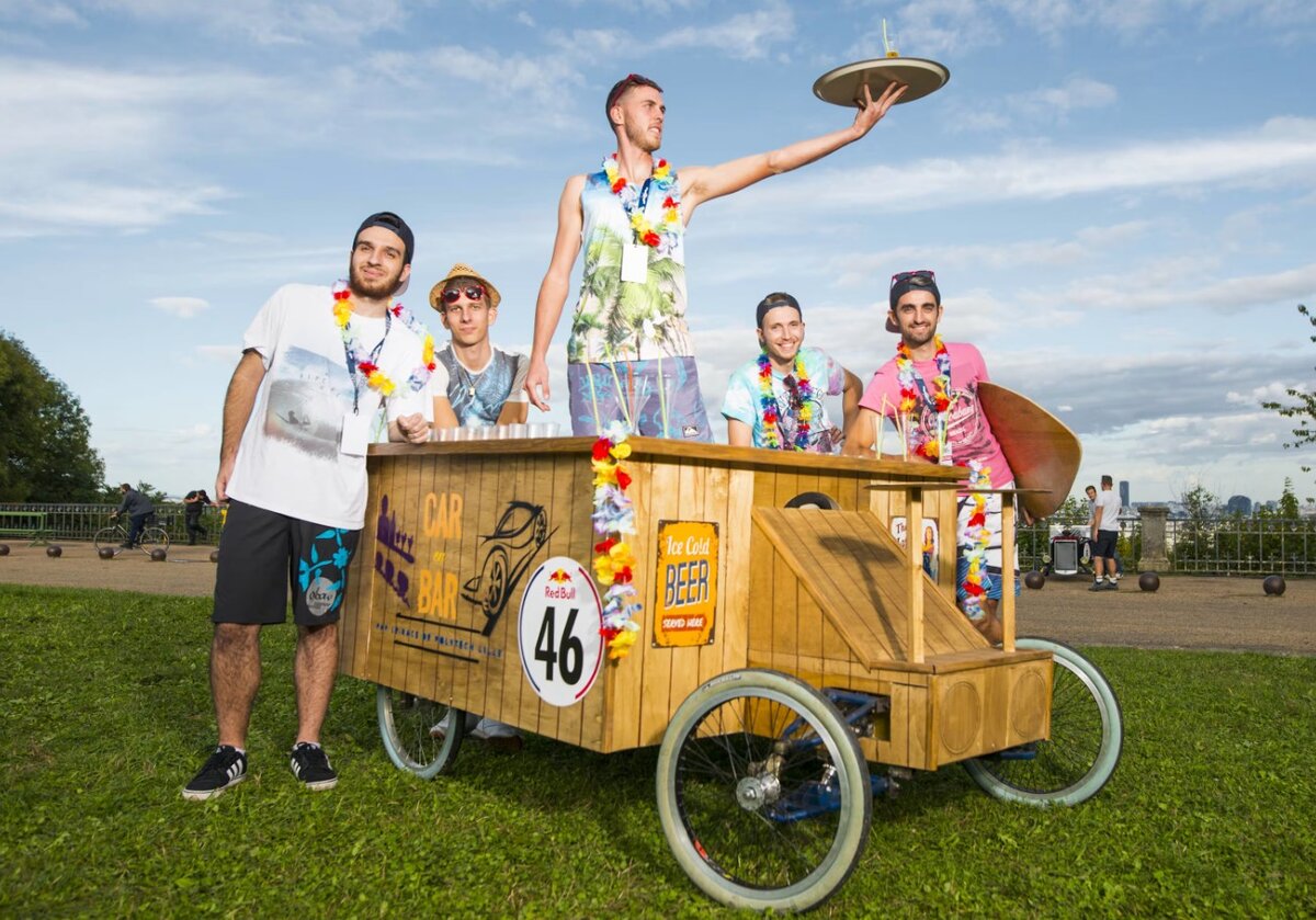 Sztárzsűri pontoz a Red Bull Ládaderbin