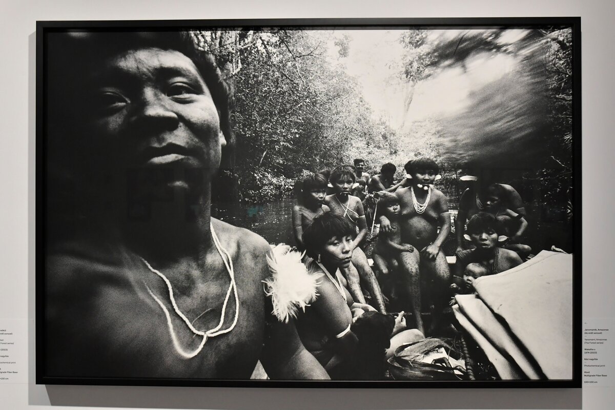 Claudia Andujar "Indiánok. Lelkek. Túlélők." című fotókiállítása a Néprajzi Múzeumban.