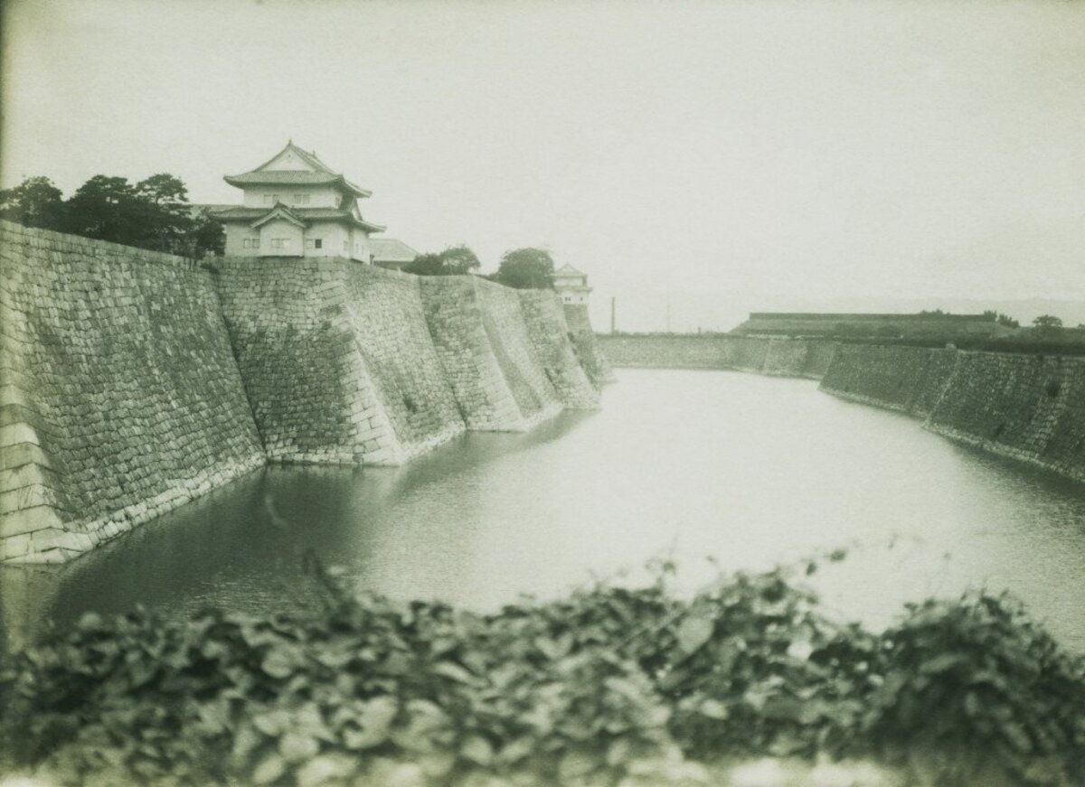 A császári palota (皇居, Kōkyo, szó szerint "császári rezidencia") a japán császár fő rezidenciája. Egy nagy parkszerű terület, amely Tokió Chiyoda kerületében, Chiyoda körzetében található, és több épületet tartalmaz, köztük a Fukiage-palotát (吹上御所, Fukiage gosho), ahol a császár lakik, a főpalotát (宮殿, Kyūden), ahol különböző szertartásokat és fogadásokat tartanak, a császári család néhány lakóházát, egy archívumot, múzeumokat és közigazgatási irodákat.