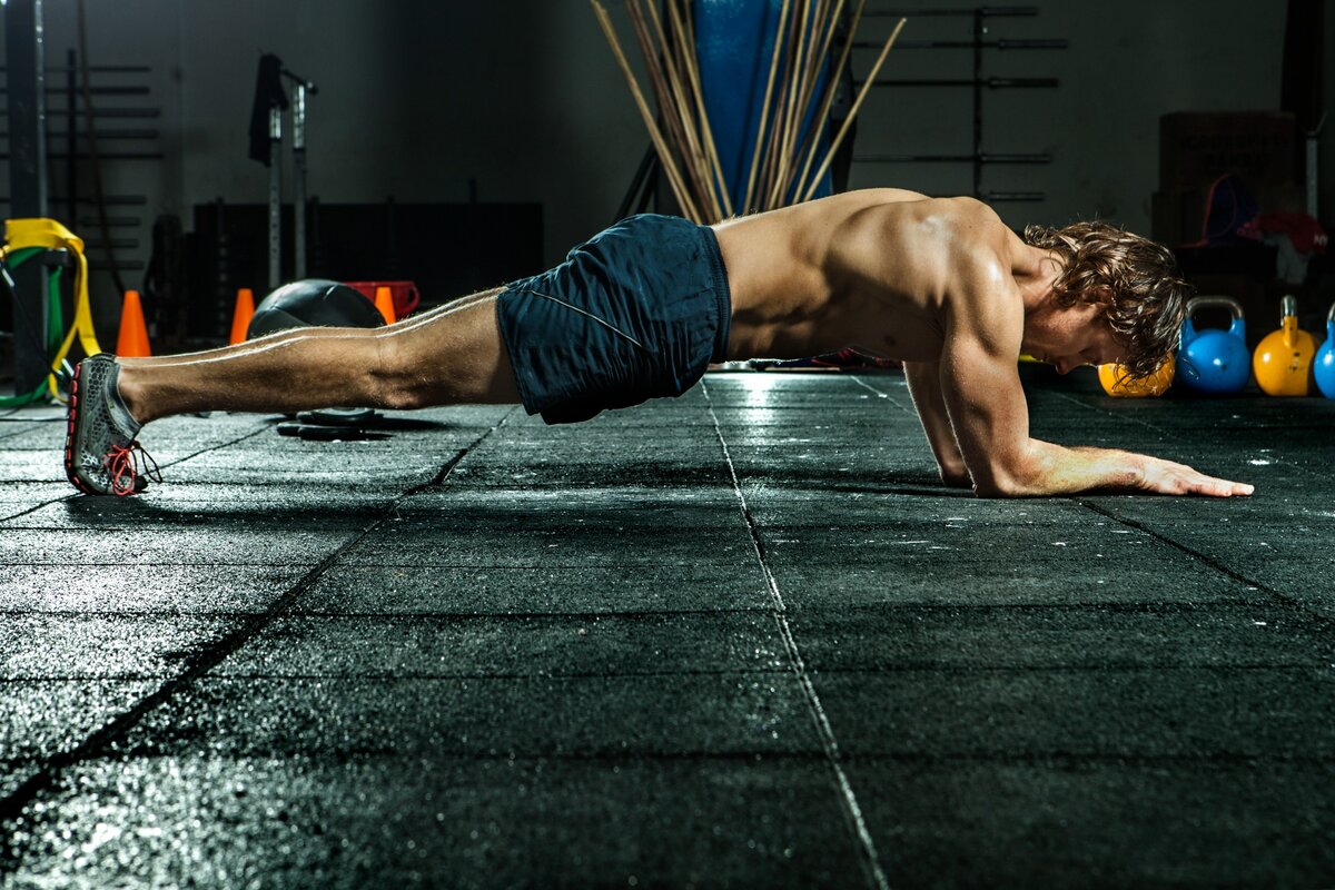 Egy kondis edzéstervnek is tökéletes kiegészítő eleme lehet a calisthenics