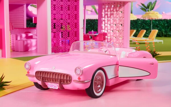 Barbie autójára