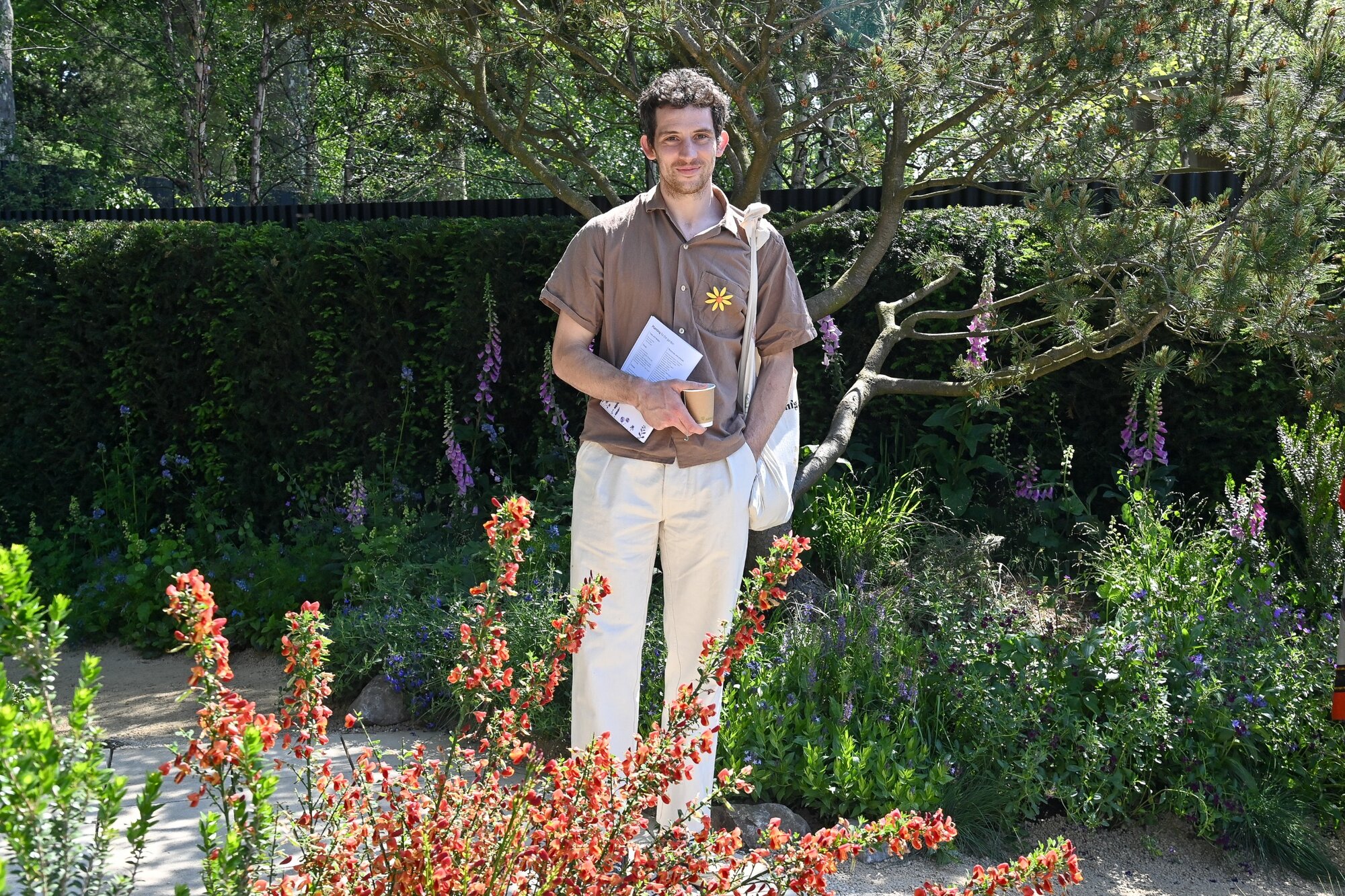 Josh O'Connor részt vesz a Stroke Association's Garden for Recovery rendezvényén az RHS Chelsea Flower Show 2024 kiállításon Londonban, Angliában, 2024. május 20-án. (Fotó: Dave Benett/Getty Images for The Stroke Association)