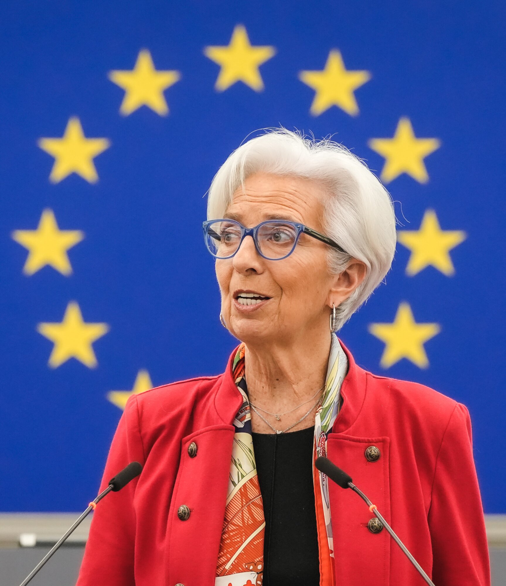 A második helyen a francia politikus és közgazdász, Christina Lagarde. 2011-2019 között ő volt a Nemzetközi Valutaalap (IMF) vezérigazgatója, majd 2019-től az Európai Központi Bank elnöke is. Mindkét szervezet élén ő az első női vezető.