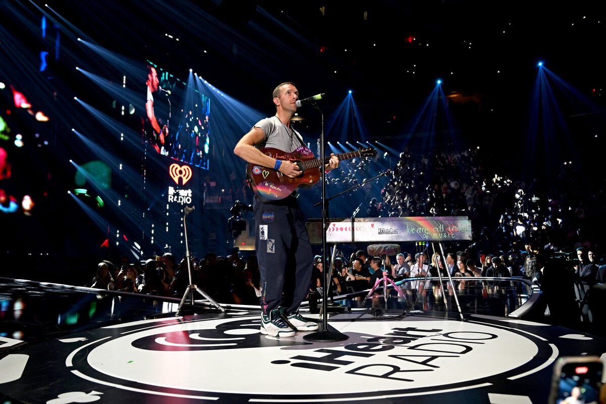 Chris Martin, a Coldplay frontembere a zenekar Las Vegas-i koncertjén 2024. szeptember 21-én.