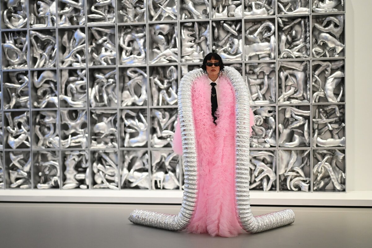 Charlene Davies fellép a 2024-es NGV gálán a 2024-es Yayoi Kusama kiállítás megnyitóján a Victoria Nemzeti Galériában 2024. december 14-én Melbourne-ben, Ausztráliában. (Fotó: Asanka Ratnayake/Getty Images for NGV)