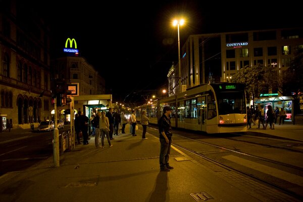 Ha megálló lennél, milyen gyorskajáldával próbálnád felszívni az alkoholt péntek hajnalban a megfáradt diáksereg gyomorzsákjából?