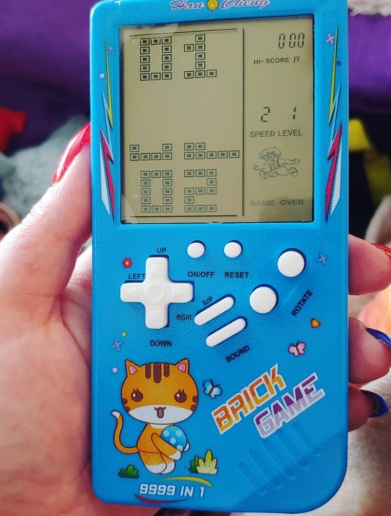Game Boy híján ezzel játszott sokat egy '90-es években született gyerek. Hogyan hívtuk ezt a játékot? 