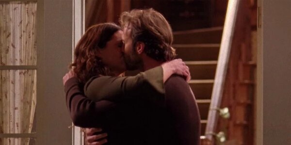 Az első igazi csók Lorelai és Luke között csak a negyedik évadban csattant el. Mi vitte rá Luke-ot arra, hogy megcsókolja Lorelai-t?