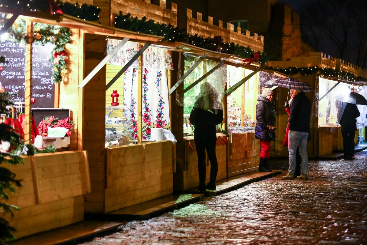 Karácsonyi vásár a lengyelországi Varsóban. 