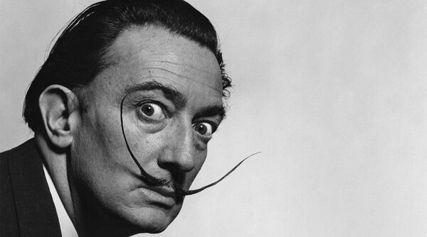 Melyik művészeti stílusban alkotott Salvador Dalí? 
