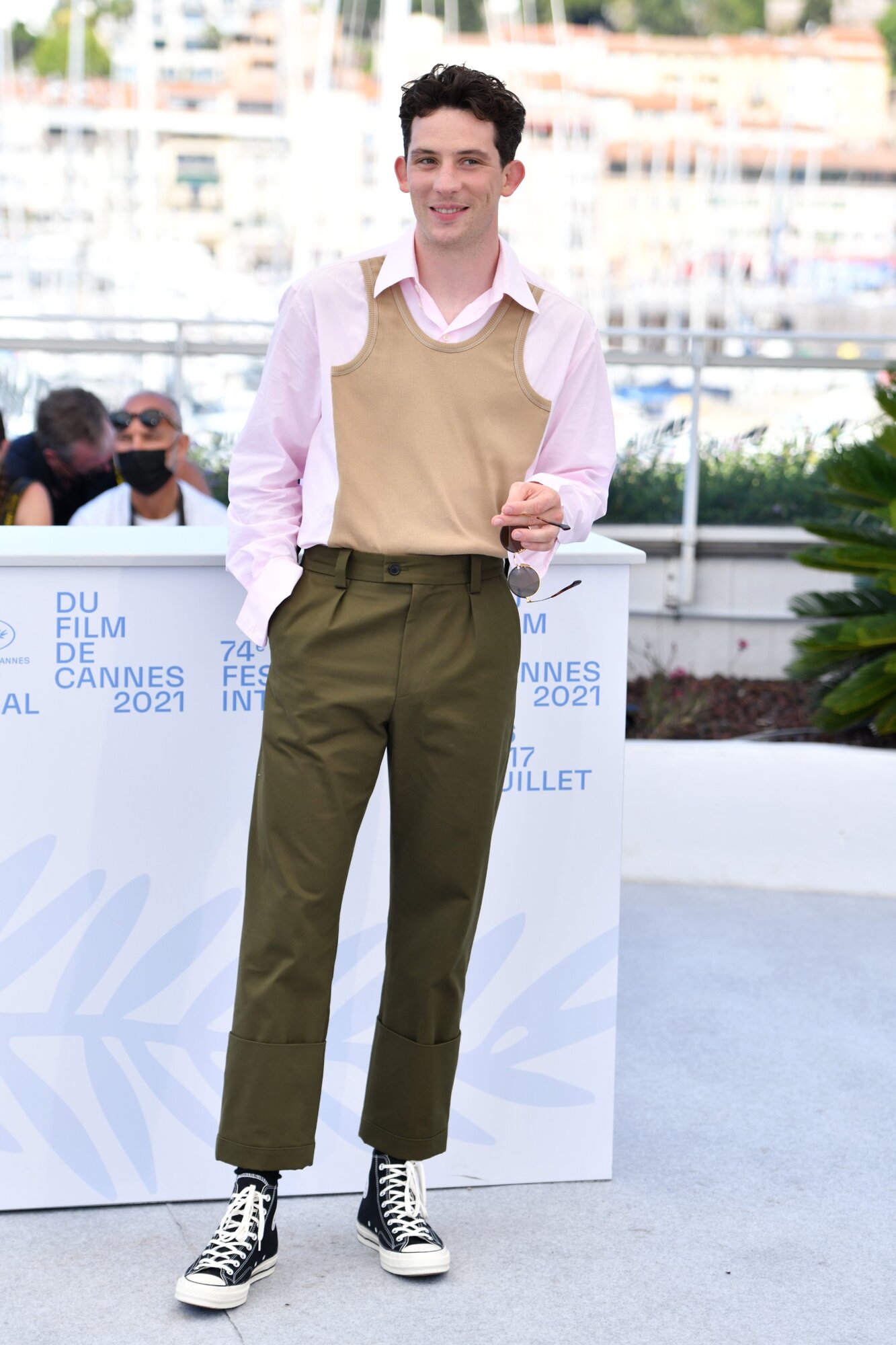 Josh O'Connor részt vesz a "Mothering Sunday" című film bemutatóján a 74. Cannes-i Filmfesztiválon 2021. július 10-én Cannes-ban, Franciaországban. (Fotó: Lionel Hahn/Getty Images)