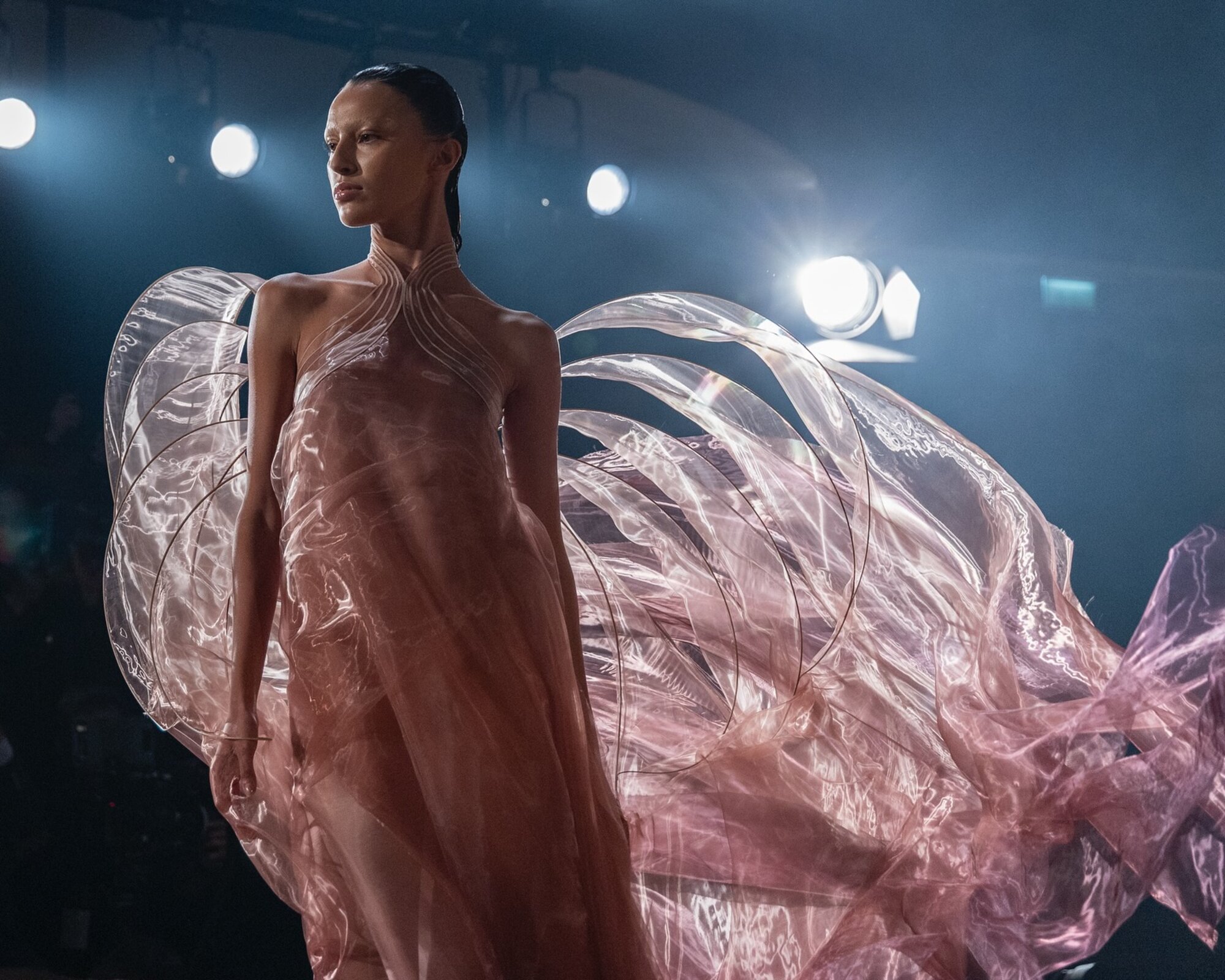 Az Iris van Herpen 2025-ös haute couture kollekciója.