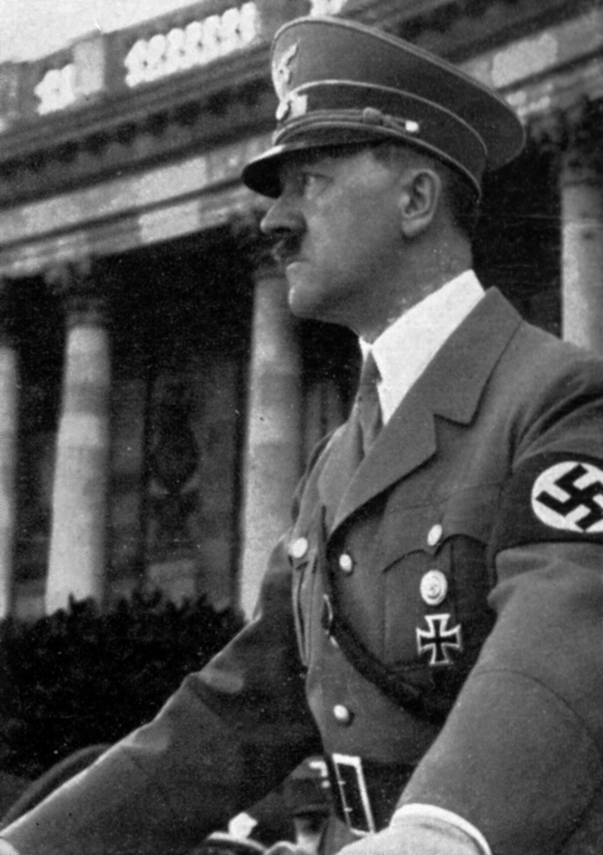 Adolf Hitler 1938. március 15-án Bécsben.