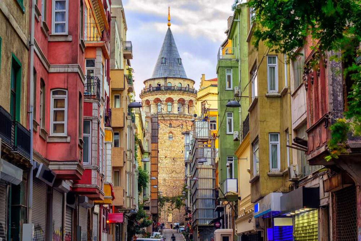Beyoglu negyedét sokszor a Kelet Párizsaként is nevezik.