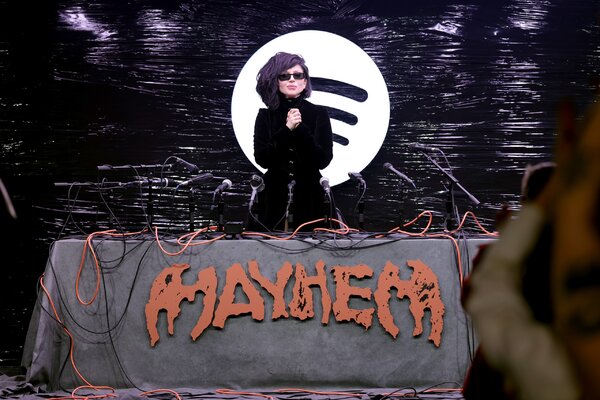 És végül: hány dal hallható a Mayhem lemezen?