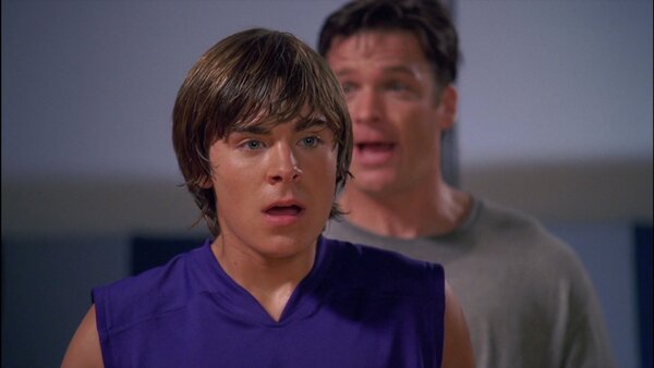 Mi Troy Bolton mezszáma a Wildcats kosárlabdacsapatában?