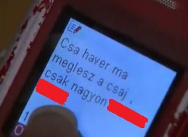 Hogyan fejeződött be Peti sms-e, amit véletlenül Lindának írt?