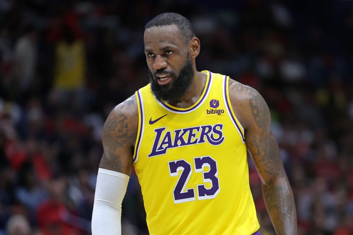 LeBron James marad a Lakersnél