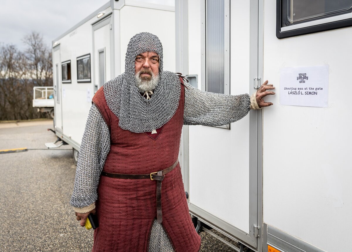 L. Simon László a 1242 - A Nyugat Kapujában című film forgatásán.