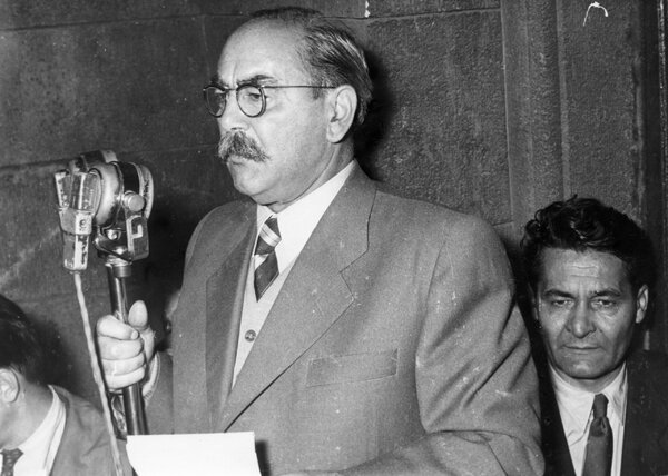 Mikor és hol mondott beszédet Nagy Imre a forradalom napján?