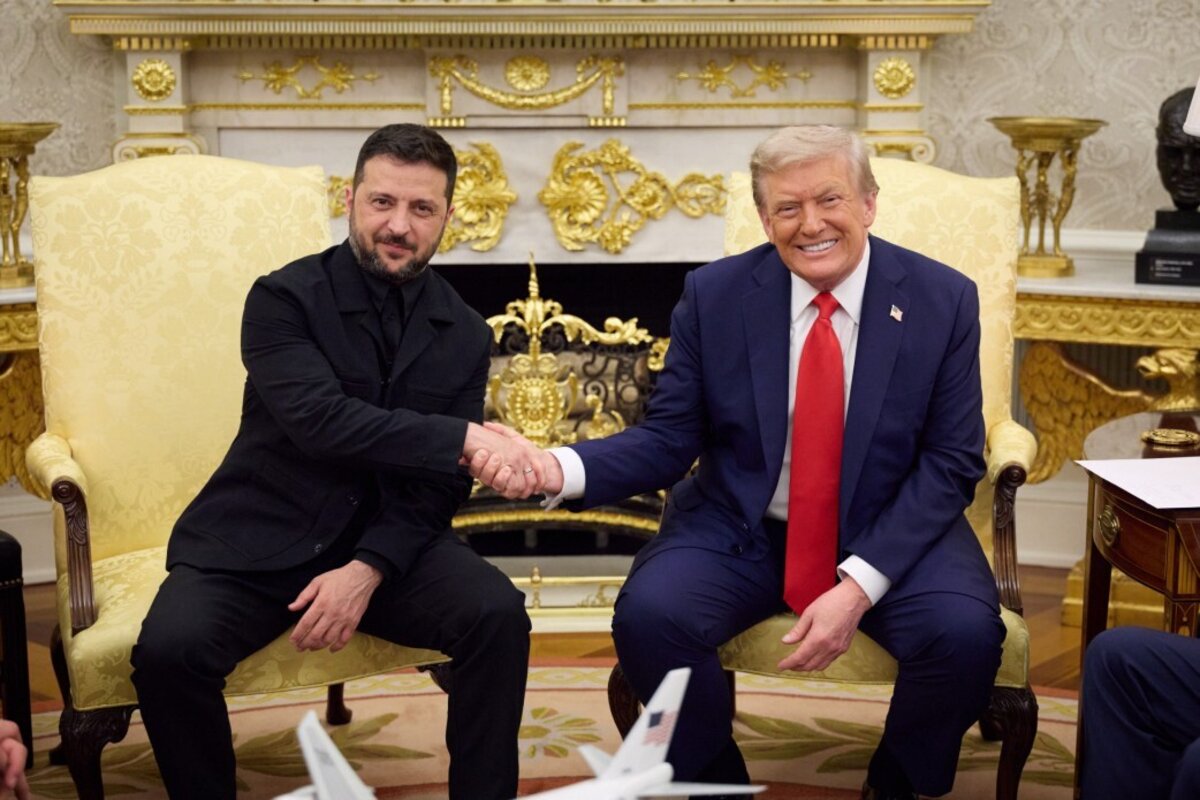 Volodimir Zelenszkij ukrán elnök (balra) találkozik Donald Trump amerikai elnökkel (jobbra) Washington D.C.-ben, az Egyesült Államokban, 2025. augusztus 19-én.