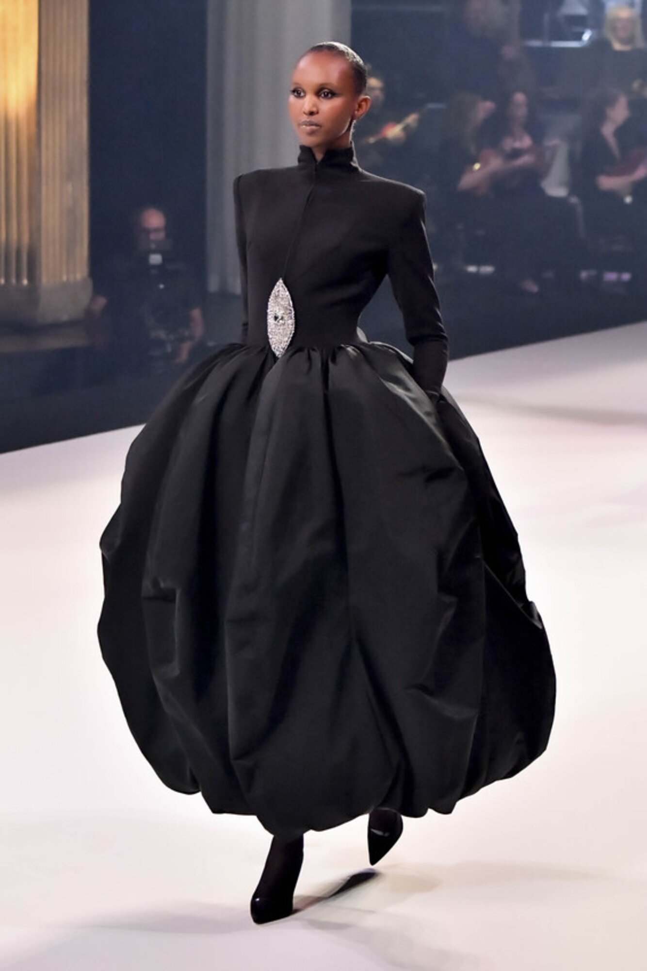 Stephane Rolland új haute couture kollekcióját Ravel egyik leghíresebb zeneműve ihlette.