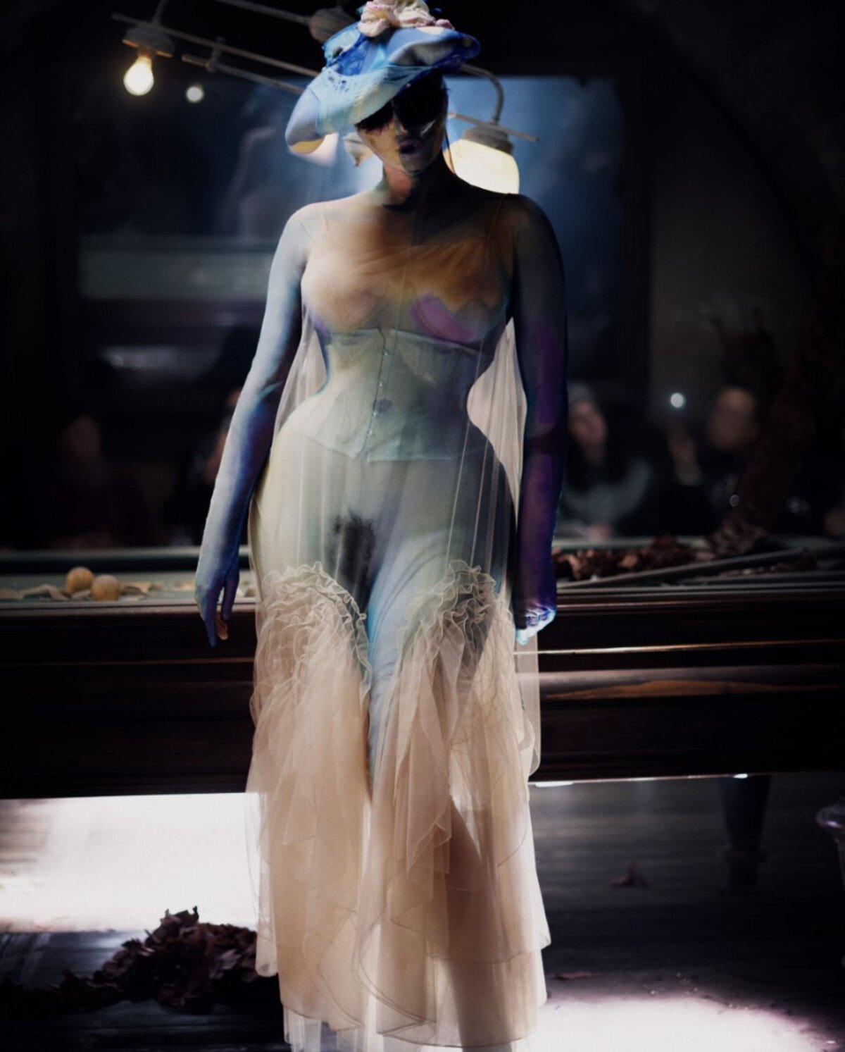 Részlet John Galliano 2024-es Maison Margeila haute couture kollekciójából.