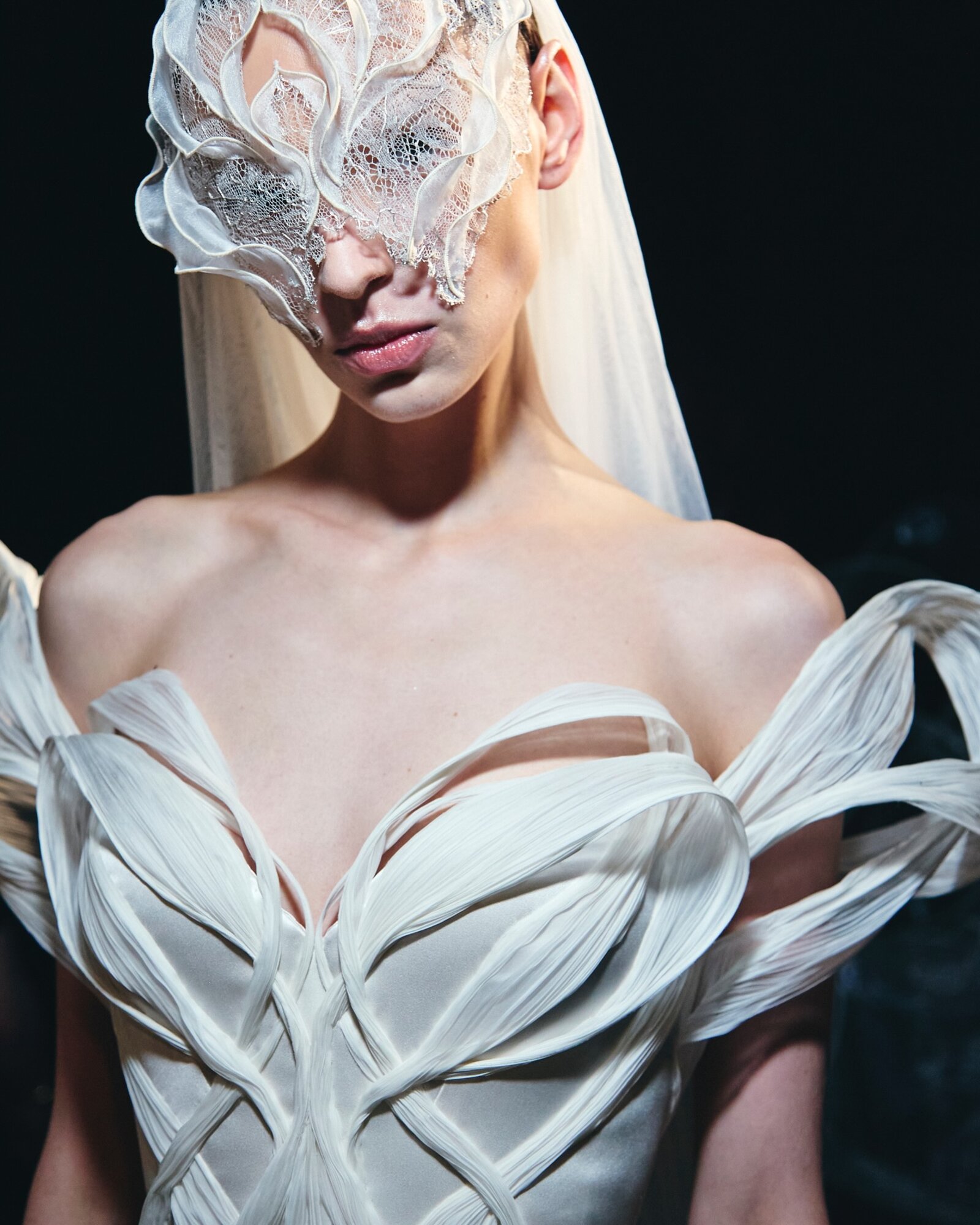 Az Iris van Herpen 2025-ös haute couture kollekciójának darabjai.