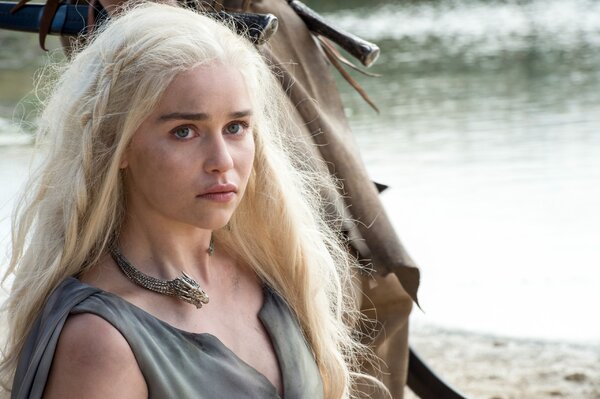 Ki nevezte először Daeneryst Khaleesinek?