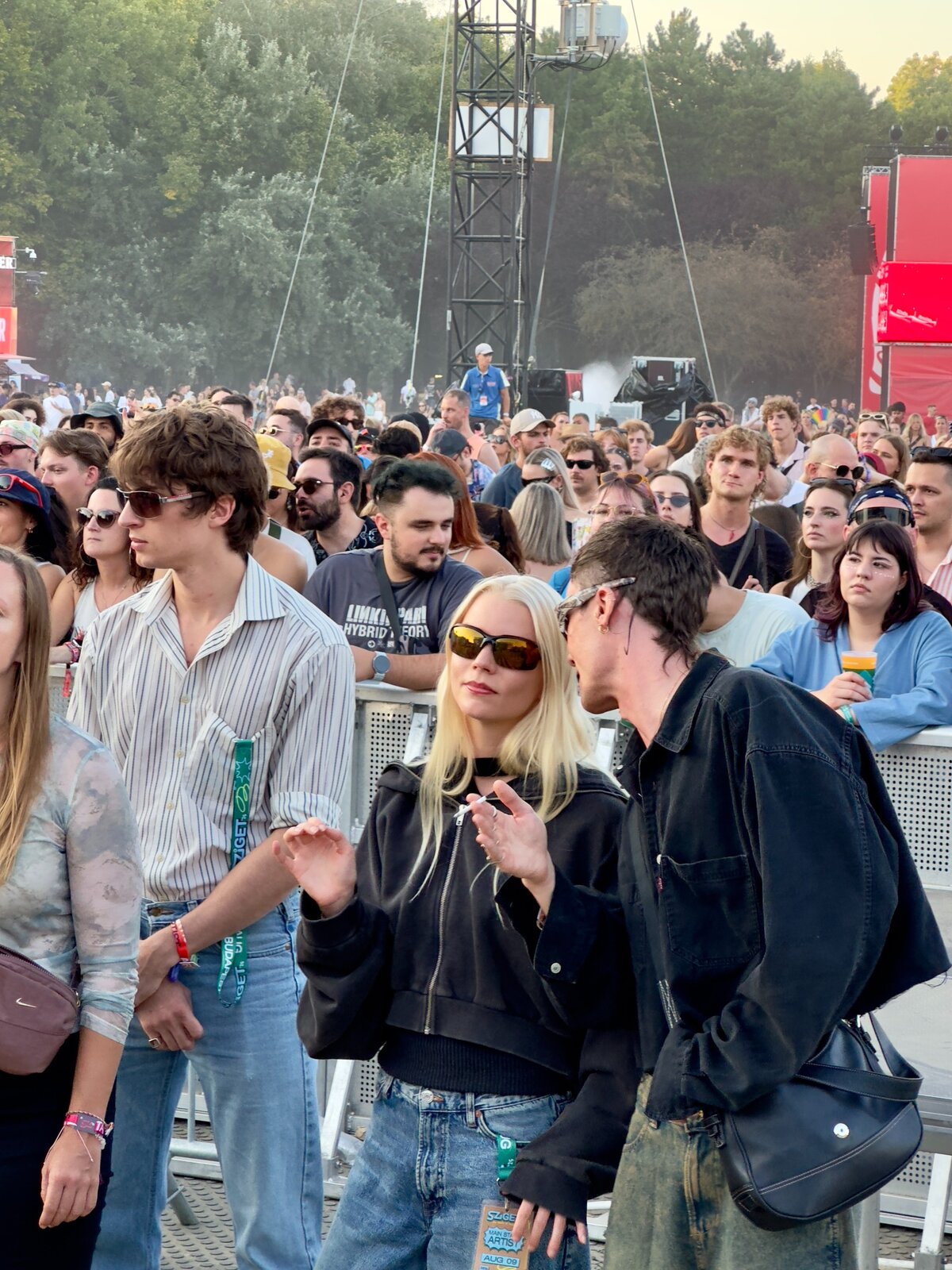 Anya Taylor-Joy és barátját a Sziget fesztiválon, FKA Twigs látták bulizni
