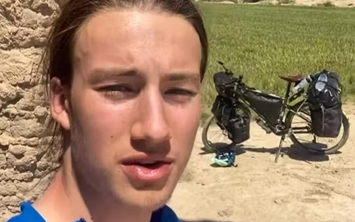 Felmentették a francia fiút Iránban, aki át akart biciklizni Japánba