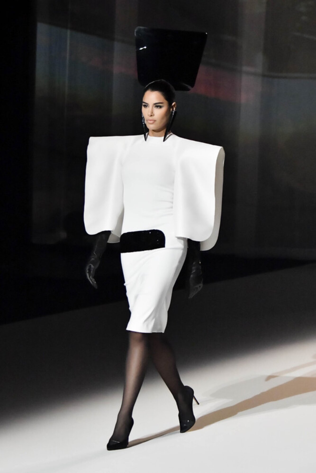 Stephane Rolland új haute couture kollekcióját Ravel egyik leghíresebb zeneműve ihlette.