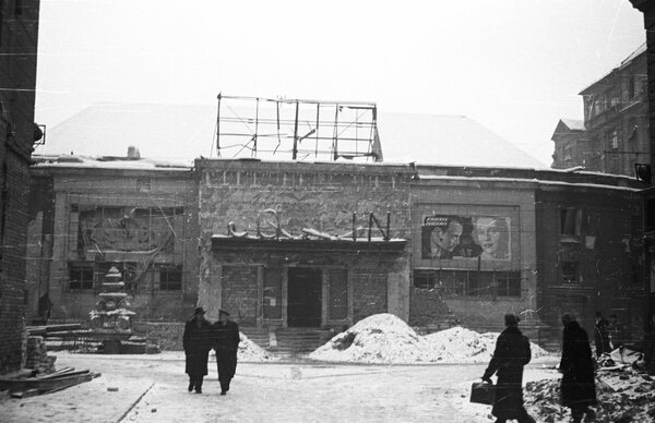 Hány napig tartott az október 23-án kirobbant forradalom, illetve az utána következő szabadságharc együtt?