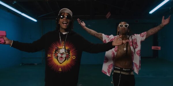 Kinek a klipjében parádézik Wiz Khalifa és Ty Dolla Sign egy rózsaszín moneygun társaságában?